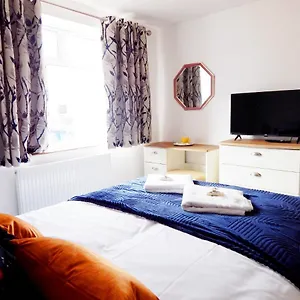 Modern, Well Located En-suite With Parking - Orbitat Guest house